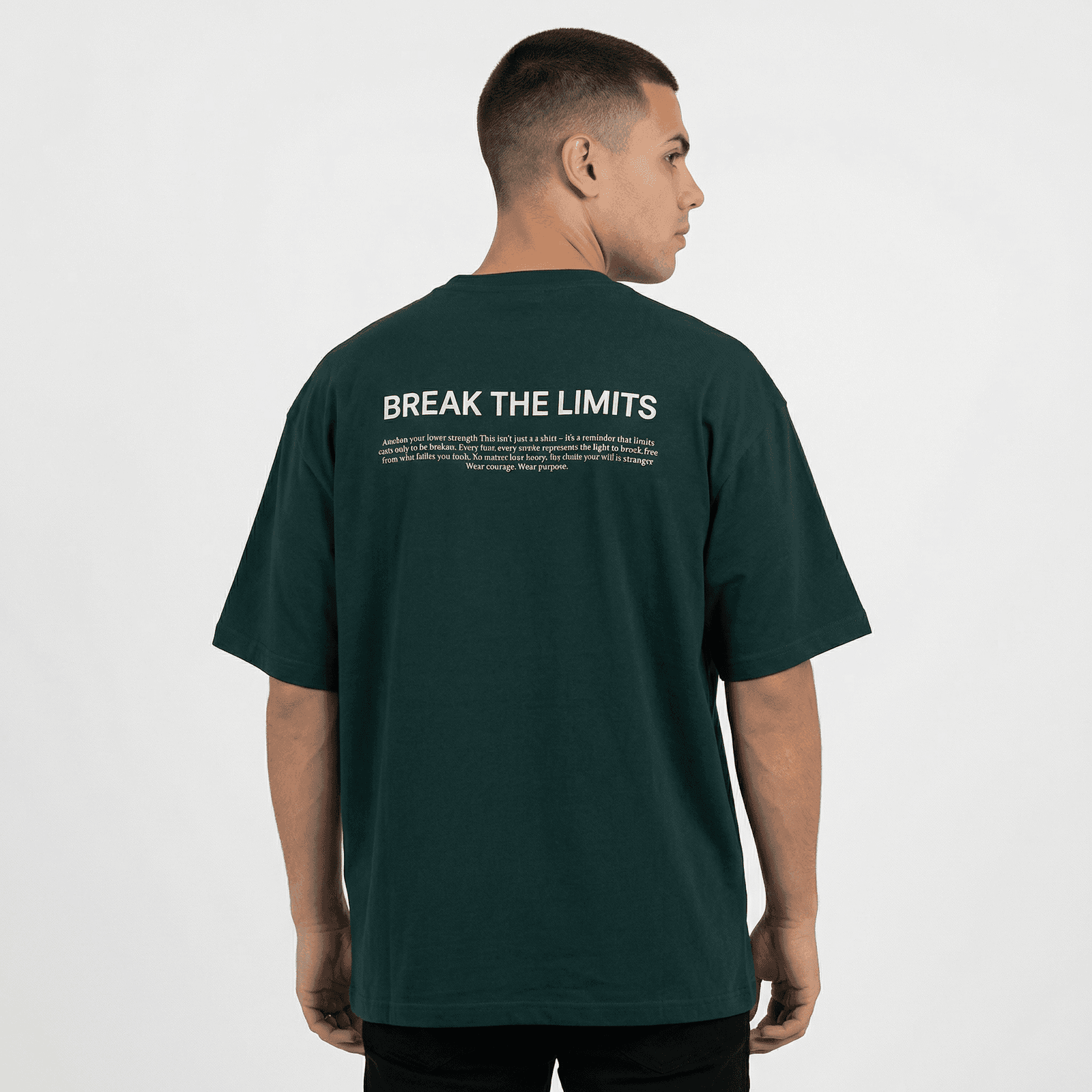 Camiseta Oversize P25 - Verde — en uso