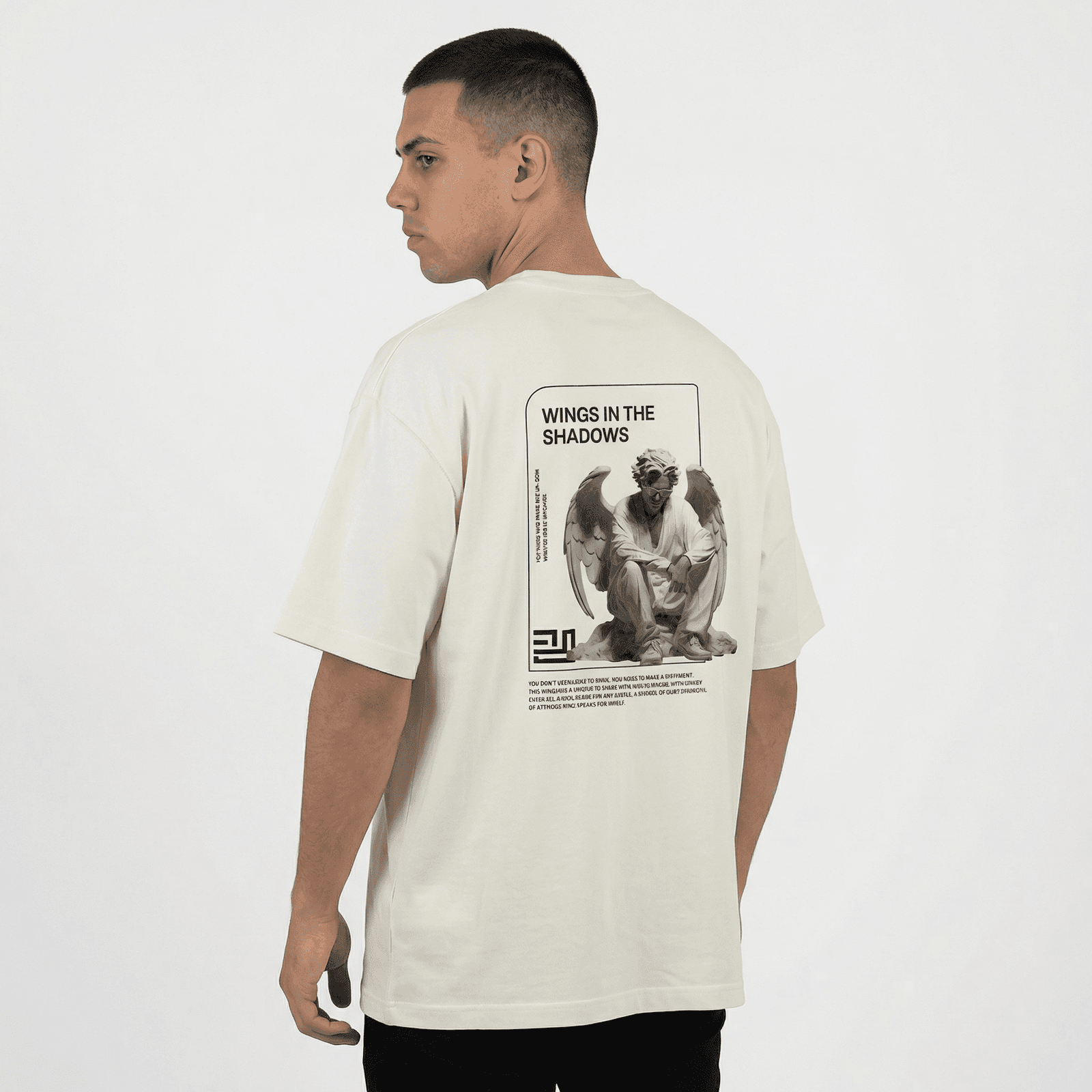 Camiseta P25 - Marfil — en uso