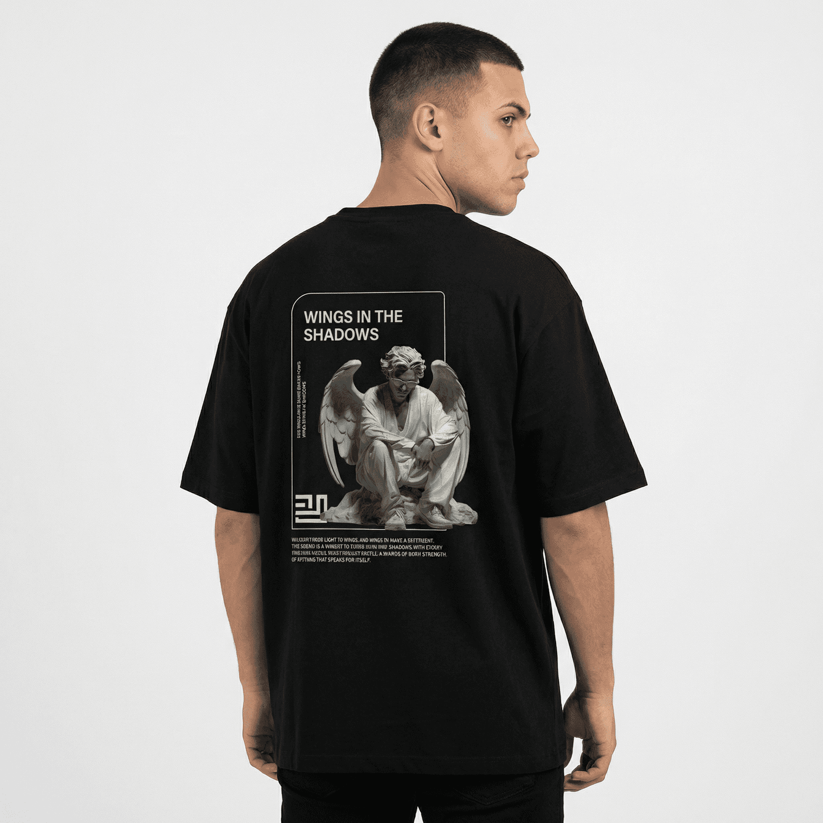 Camiseta Oversize P25 - Negro — en uso