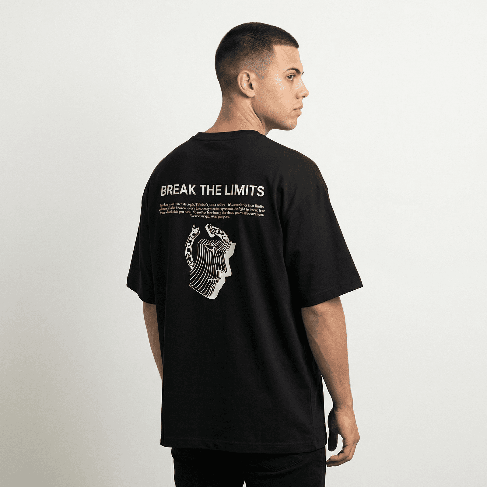 Camiseta P25 - Negro — en uso