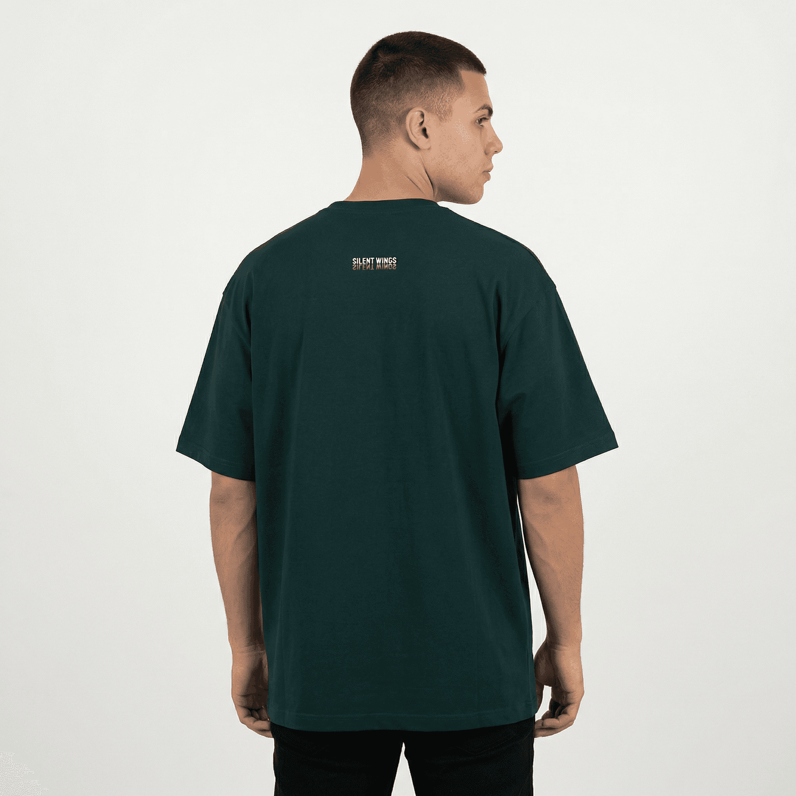 Camiseta P25 - Verde — en uso