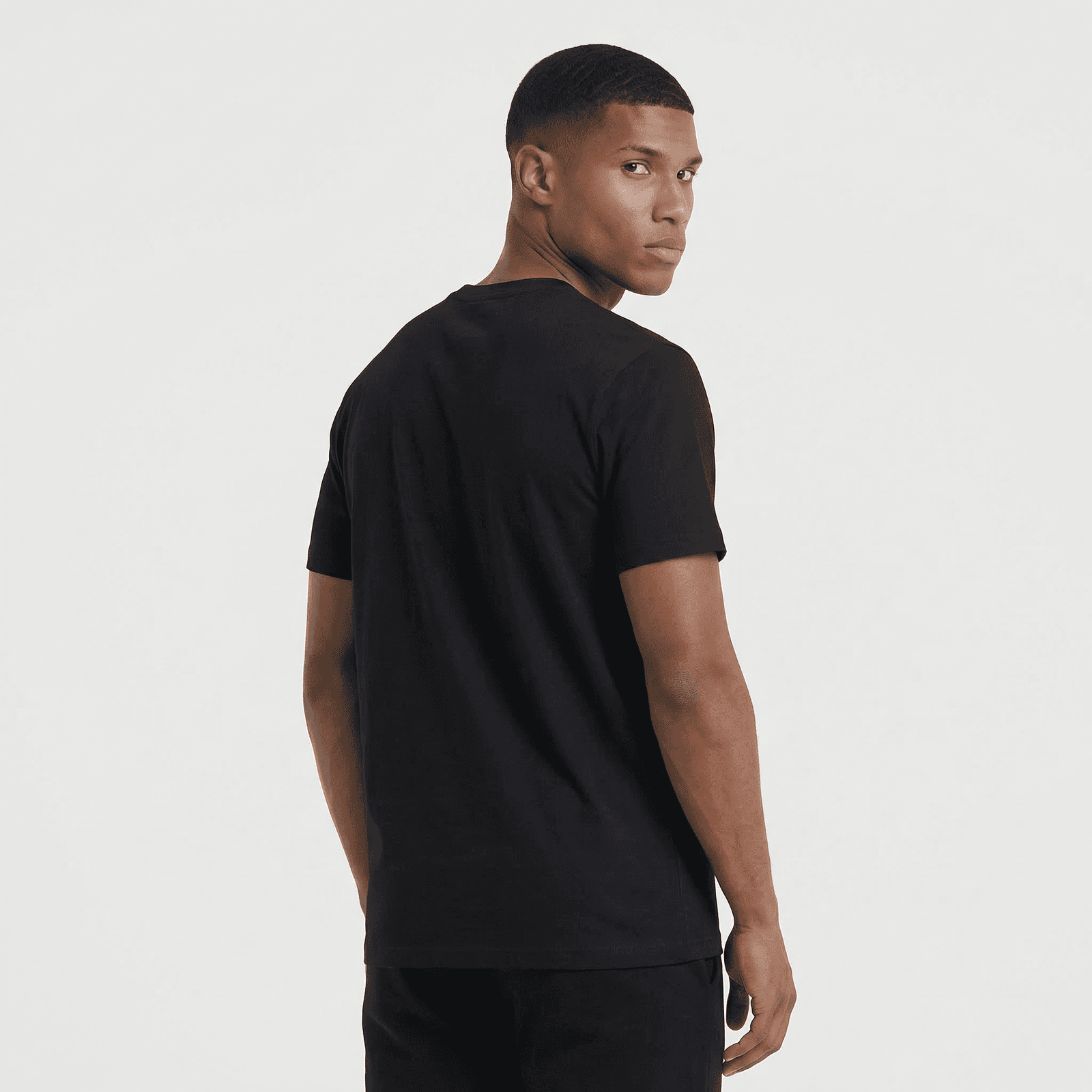 Camiseta Esencial - Negro