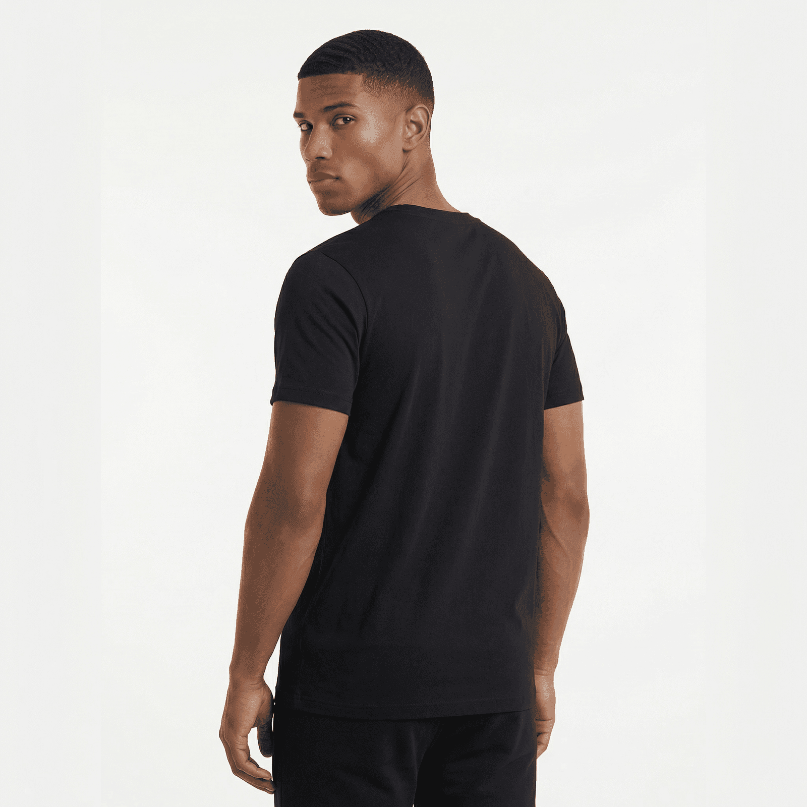 Camiseta P25 - Negro — en uso