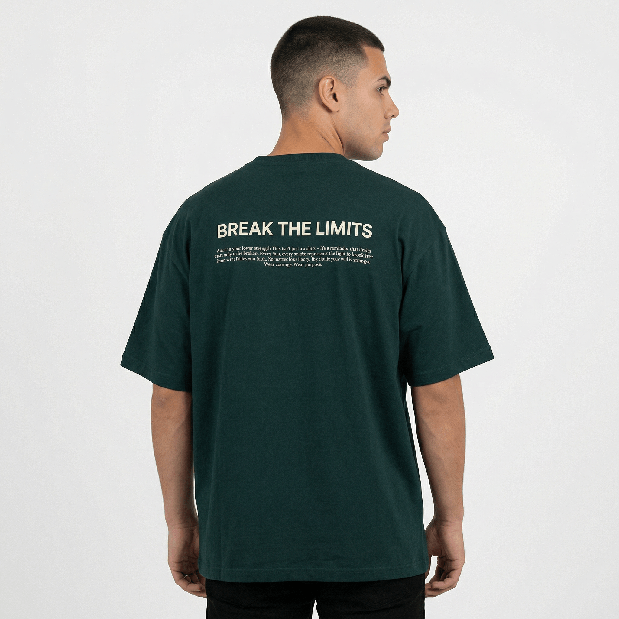 Camiseta Oversize P25 - Verde — en uso